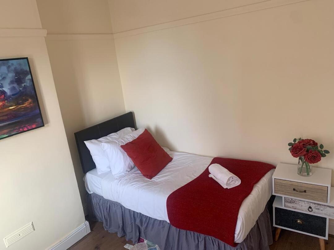 The Napier Villa Leicester Room photo